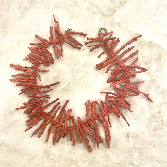 Coral twig statement necklace - Picture 4 of 16